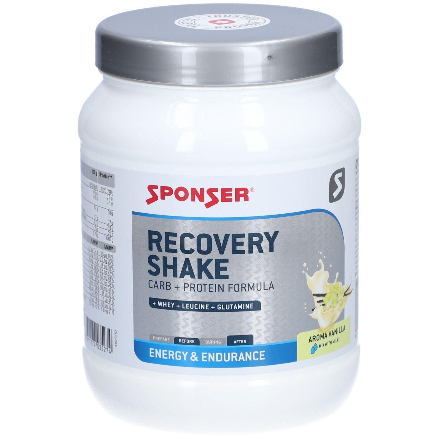 Weißes SPONSER Recovery Shake-Behälter mit silbernem Deckel. Aufschrift: Recovery Shake, Carb + Protein Formula, Aroma Vanille.