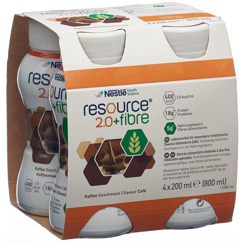 Packung mit vier Flaschen NESTLE RESOURCE 2.0+fibre. Aufschrift: Kaffee Geschmack. Enthält Protein und Ballaststoffe. Grün-braunes Design.