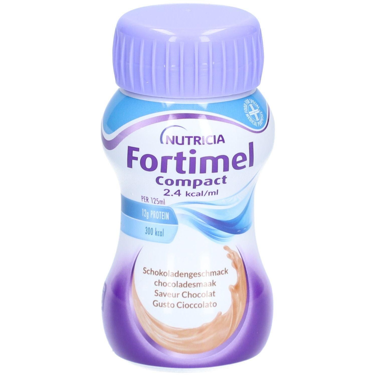 Flasche mit lila Verschluss. Aufschrift: Fortimel Compact 2.4 kcal/ml. Geschmack: Schokolade. Marke: Nutricia.