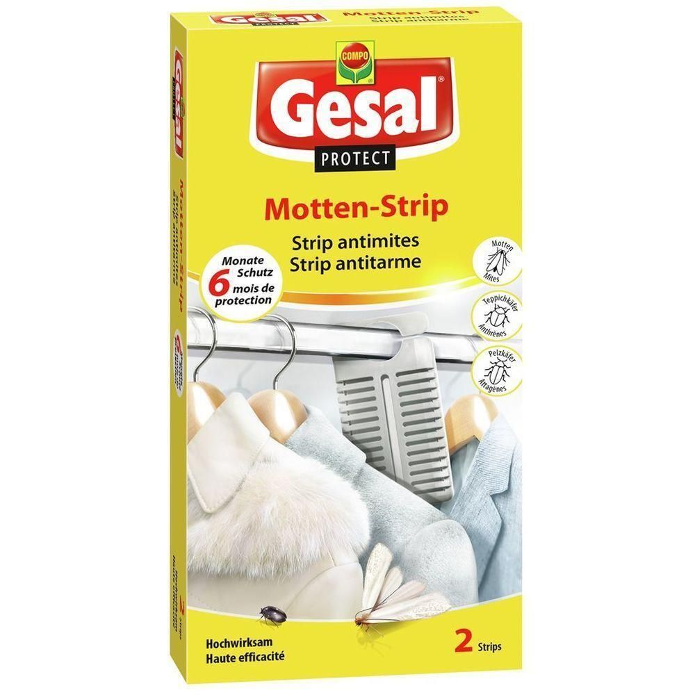 Gelbe Gesal Motten-Strip Verpackung. Produktname, Schutzdauer 6 Monate, und 2 Streifen. Kleidung an Kleiderbügeln im Hintergrund.