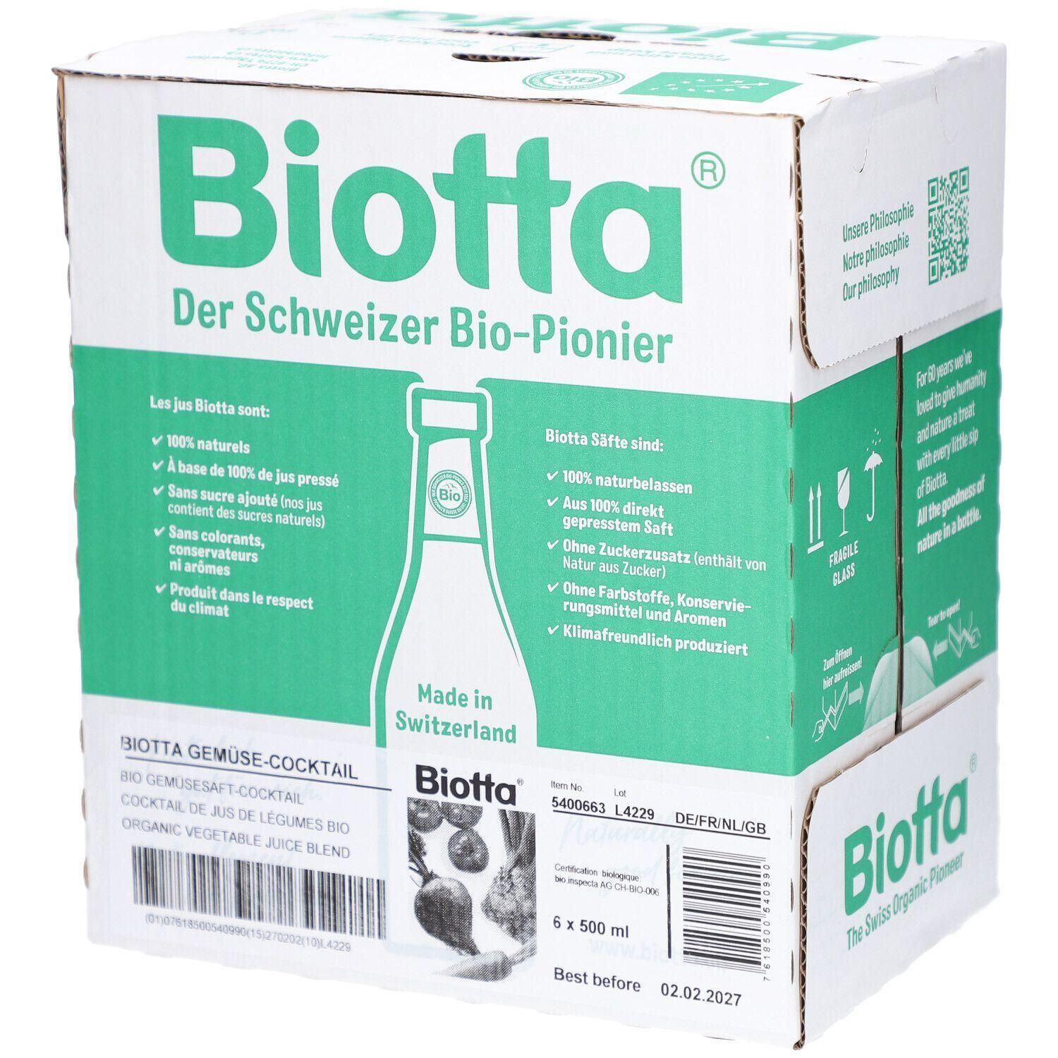Carton de Biotta Gemüse-Cocktail. Emballage vert et blanc avec informations et logo. 6 bouteilles de 500 ml.