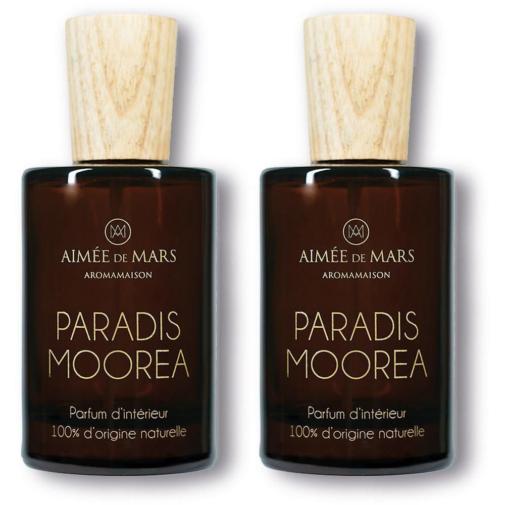 Deux flacons en verre brun avec bouchons en bois. Inscription : AIMEE DE MARS, PARADIS MOOREA, Parfum d'intérieur, 100% d'origine naturelle.