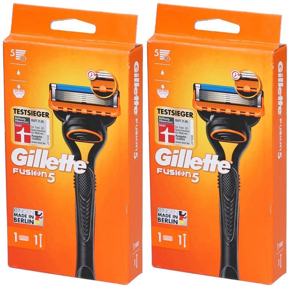 Zwei Rasierer in orangefarbener Verpackung. Auf der Verpackung steht "Gillette Fusion5". Der Rasierer hat einen schwarzen Griff und einen orangefarbenen Klingenkopf.