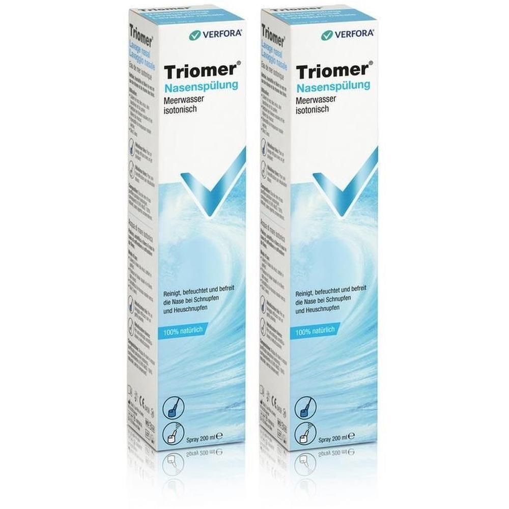Deux boîtes de rinçage nasal. Emballage blanc avec texte bleu et coche bleue. Texte: Triomer Nasenspülung, eau de mer isotonique.