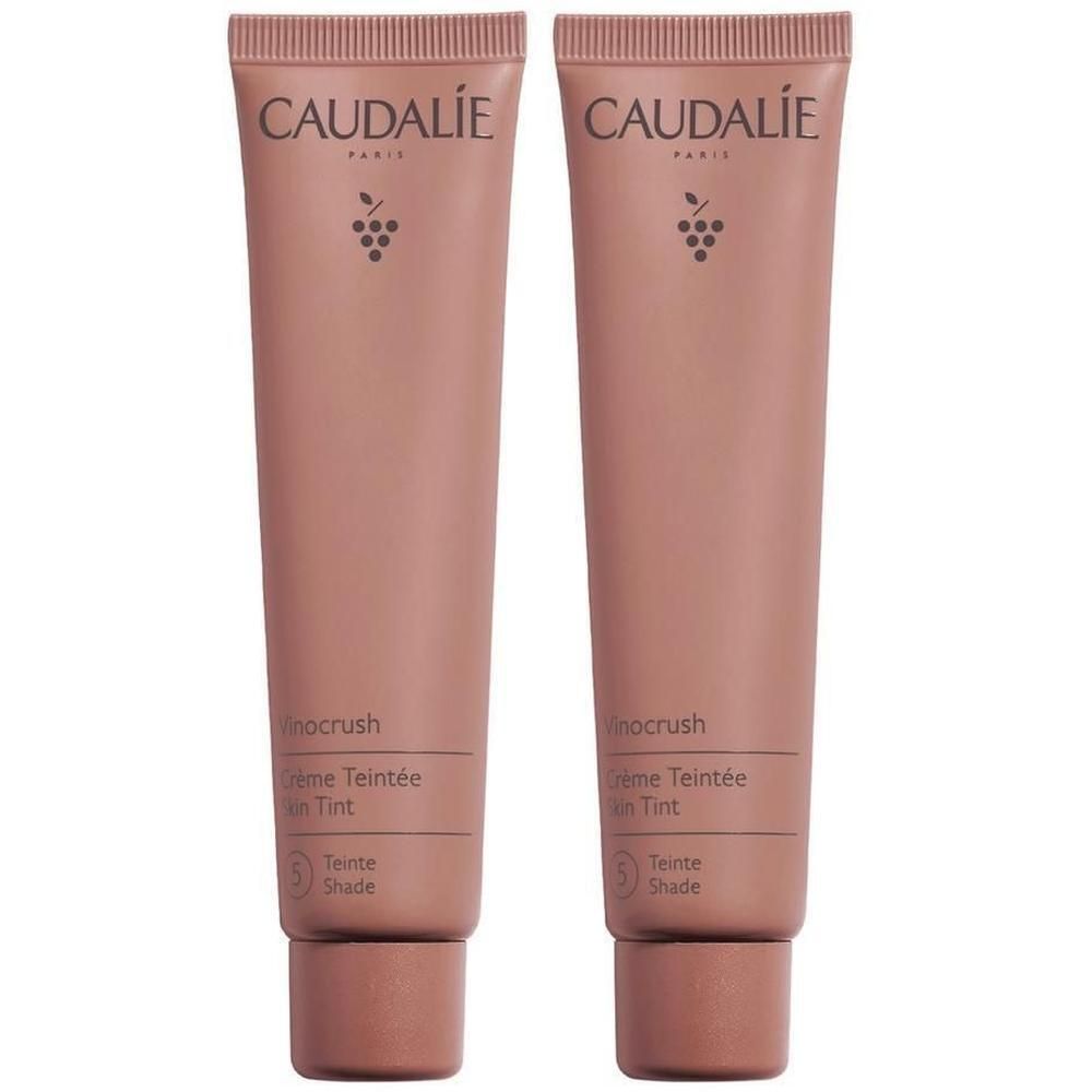 Zwei Tuben mit getönter Creme. Auf jeder Tube steht CAUDALIE, Vinocrush, Crème Teintée, Skin Tint. Farbton 5.