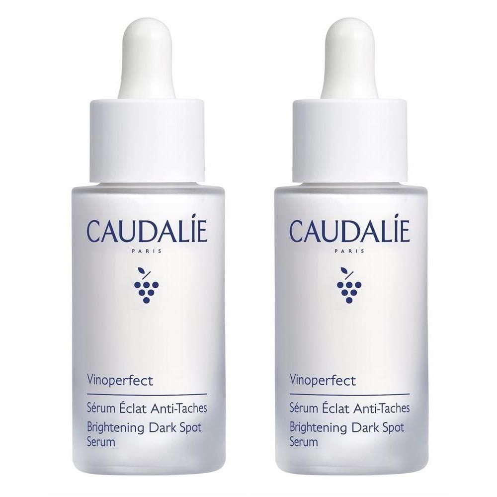 Zwei Flakons mit weißem Deckel und Pipette. Aufschrift: CAUDALIE, Vinoperfect, Sérum Éclat Anti-Taches, Brightening Dark Spot Serum.