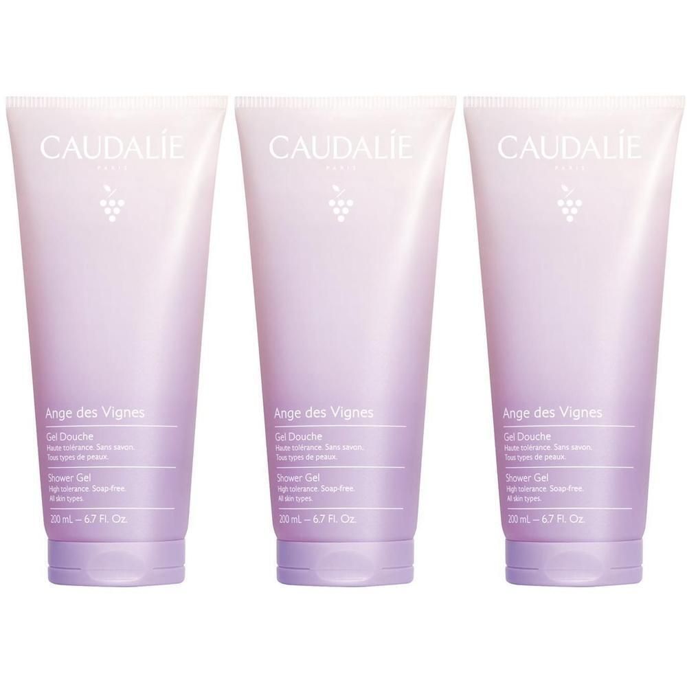 Drei Tuben Duschgel. Farbverlauf von Weiß nach Lila. Aufschrift CAUDALIE, Ange des Vignes, Gel Douche, Shower Gel.