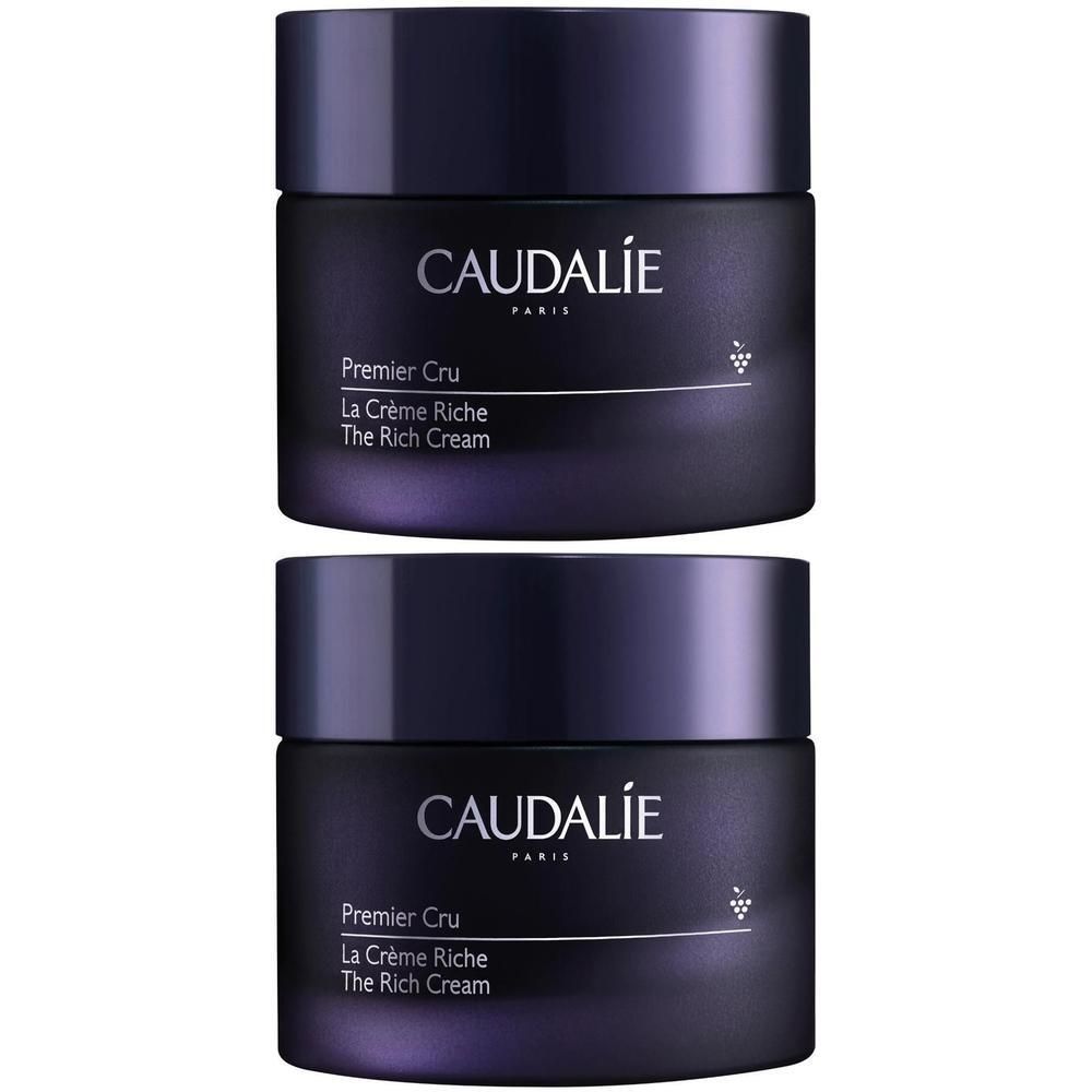 Zwei Tiegel Creme, dunkelviolett mit Deckel. Aufschrift: CAUDALIE, Premier Cru, La Crème Riche, The Rich Cream.