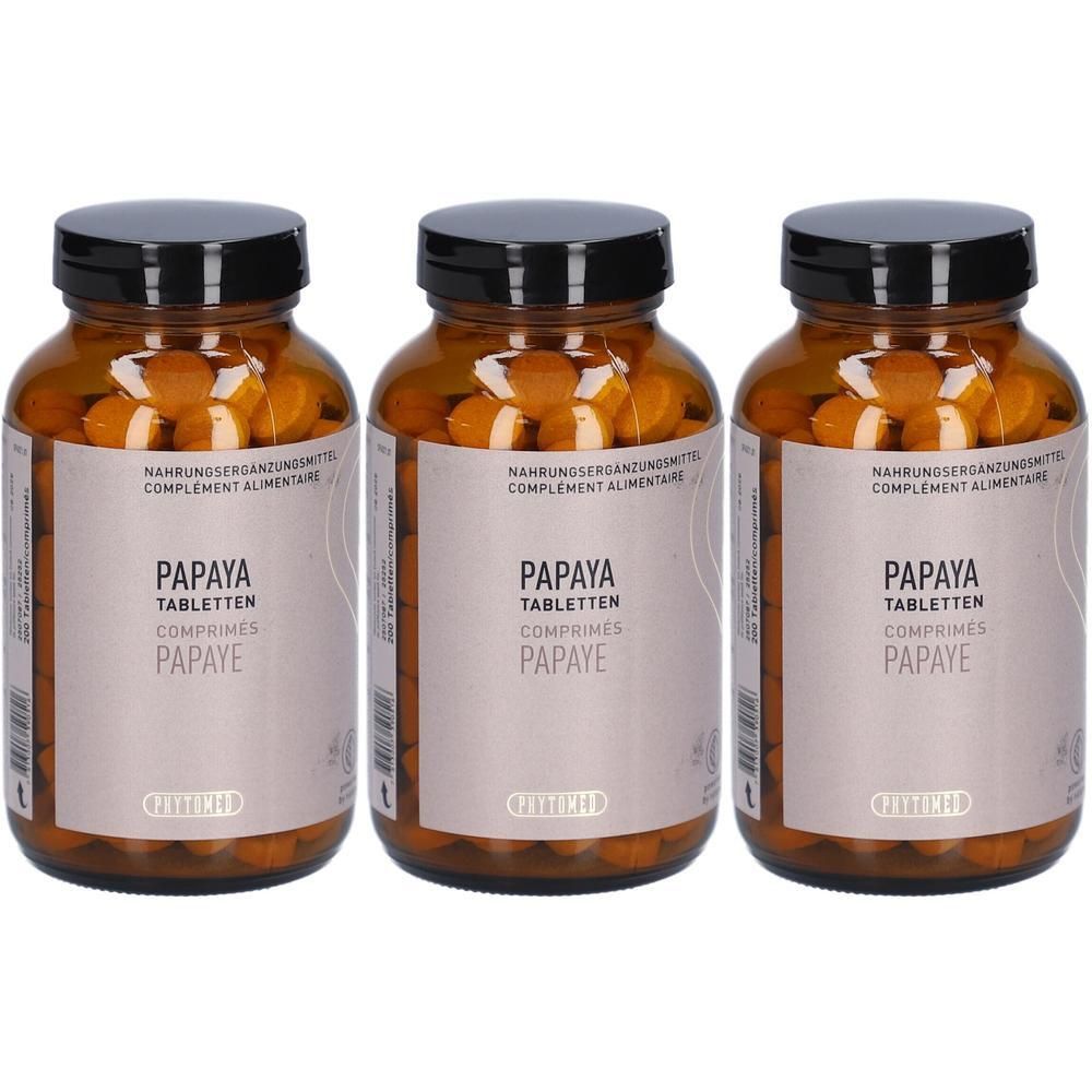 Drei braune Glasflaschen mit schwarzen Deckeln. Auf den Etiketten steht "Papaya Tabletten".