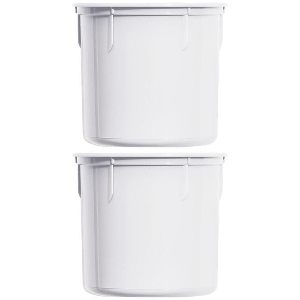 Deux contenants cylindriques blancs avec couvercles, superposés.