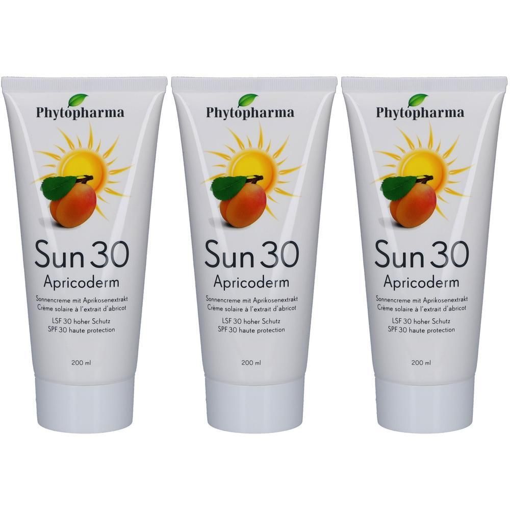 Trois tubes de crème solaire. Sur chaque tube: marque Phytopharma, nom du produit Sun 30 Apricoderm, image d'un abricot et du soleil.
