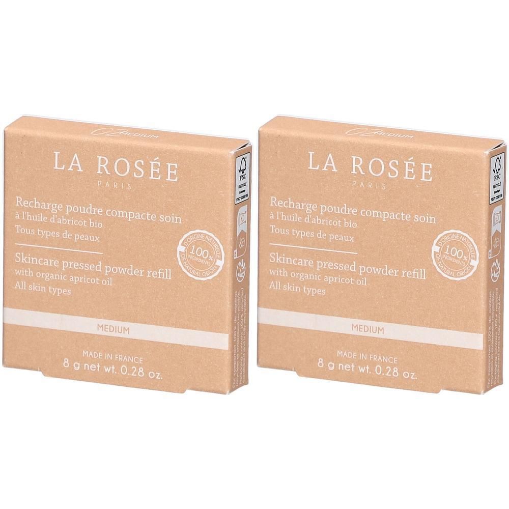 Zwei rechteckige Kartons mit Aufschrift LA ROSÉE. Text: Recharge poudre compacte soin, Skincare pressed powder refill. Medium, 8 g. Mit 100% Siegel.