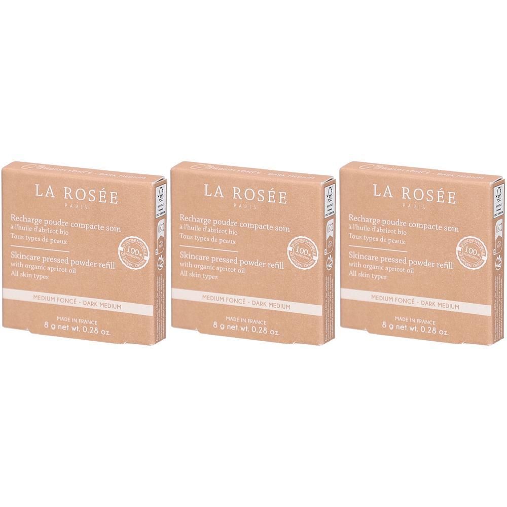 Drei rechteckige Kartons. Aufschrift: LA ROSÉE, Recharge poudre compacte soin, Skincare pressed powder refill, 8 g.
