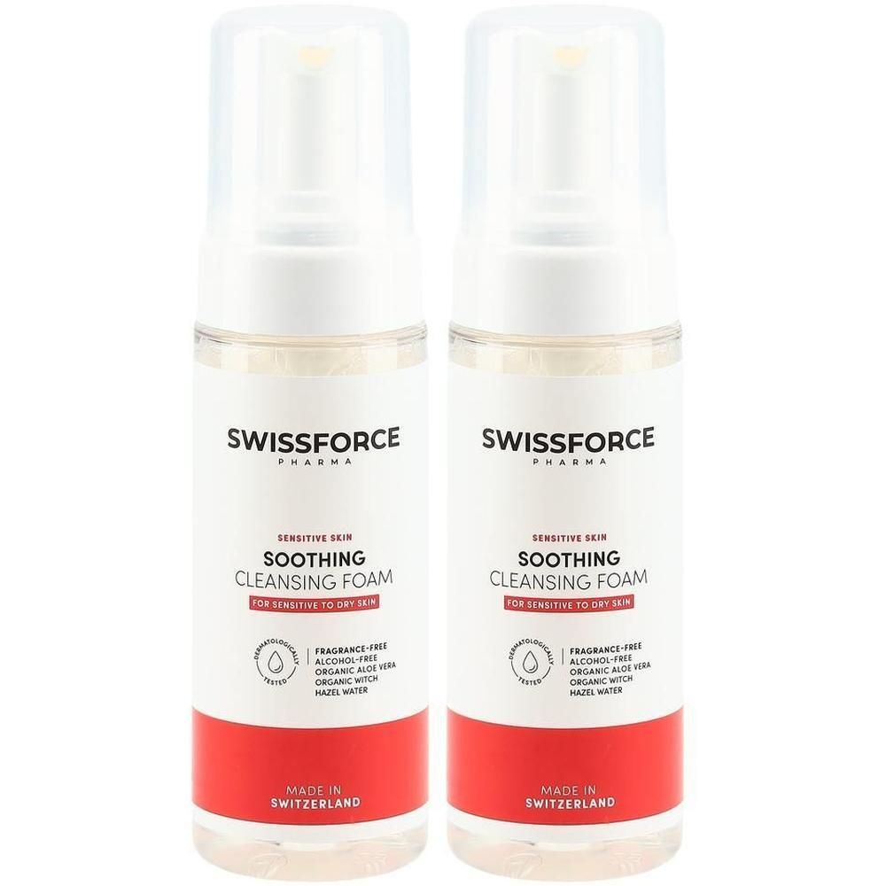 Zwei Flaschen Reinigungsschaum. Weißer Behälter mit rotem Streifen. Aufschrift: SWISSFORCE, Soothing Cleansing Foam. Für empfindliche Haut.