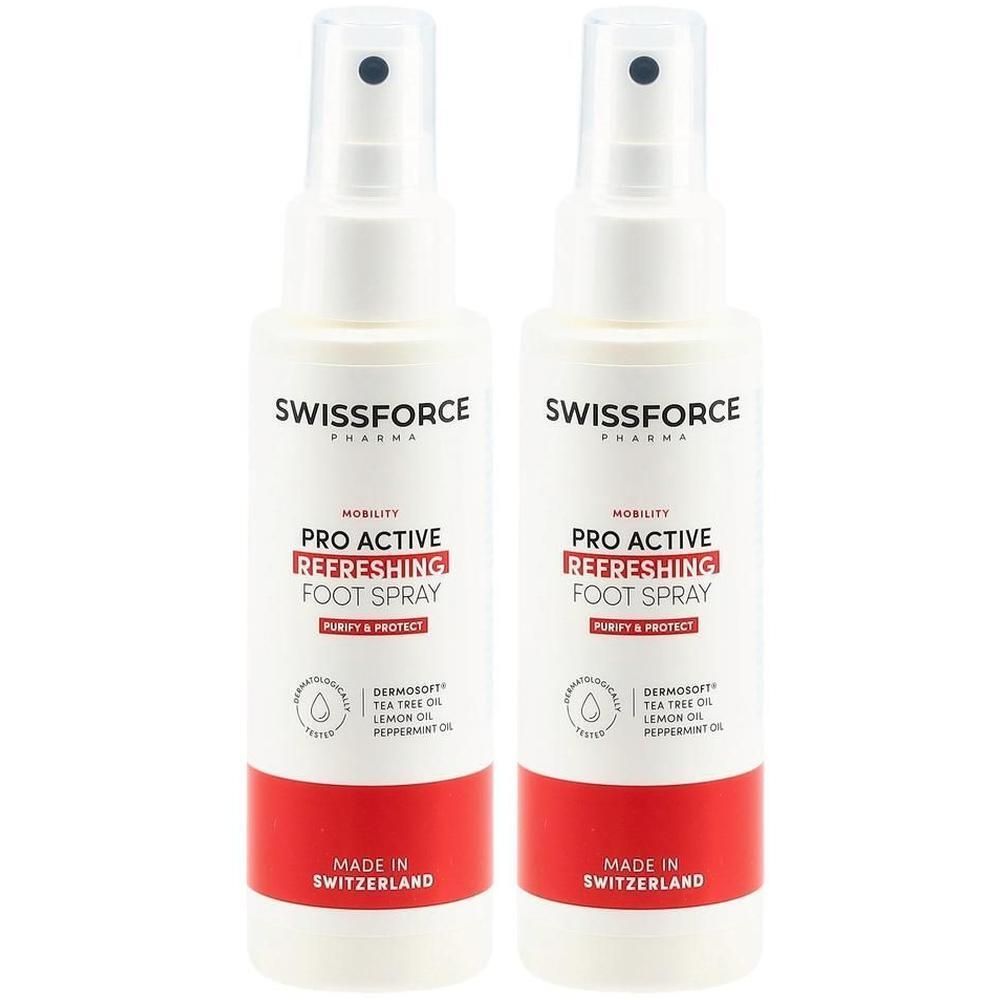Zwei weiße Sprühflaschen mit rotem Streifen. Aufschrift: SWISSFORCE, PRO ACTIVE REFRESHING FOOT SPRAY. Hergestellt in der Schweiz.
