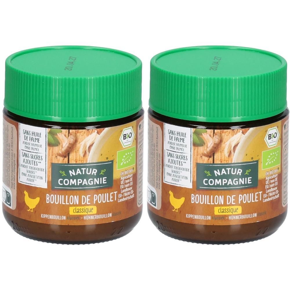 Zwei Gläser Hühnerbouillon mit grünem Deckel. Aufschrift: NATUR COMPAGNIE, BOUILLON DE POULET classique, BIO-Siegel.