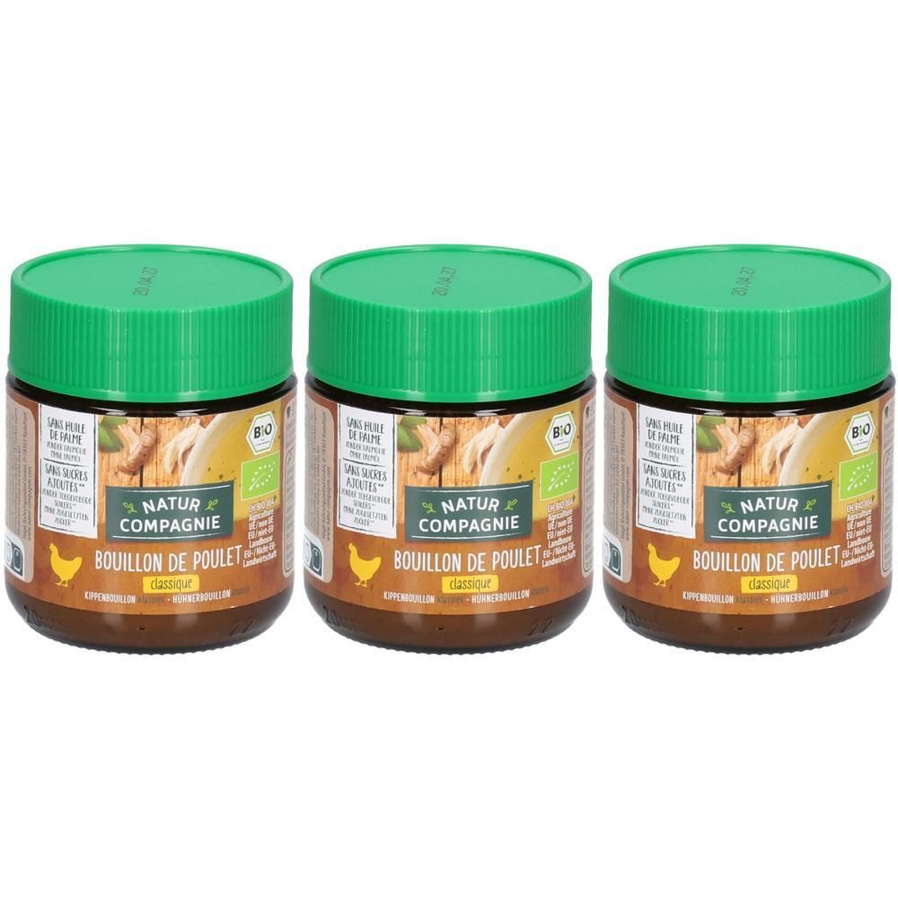 Drei Gläser Hühnerbouillon mit grünem Deckel. Auf den Etiketten sind Logos und Schriftzüge zu sehen. Bio-Zertifizierung.