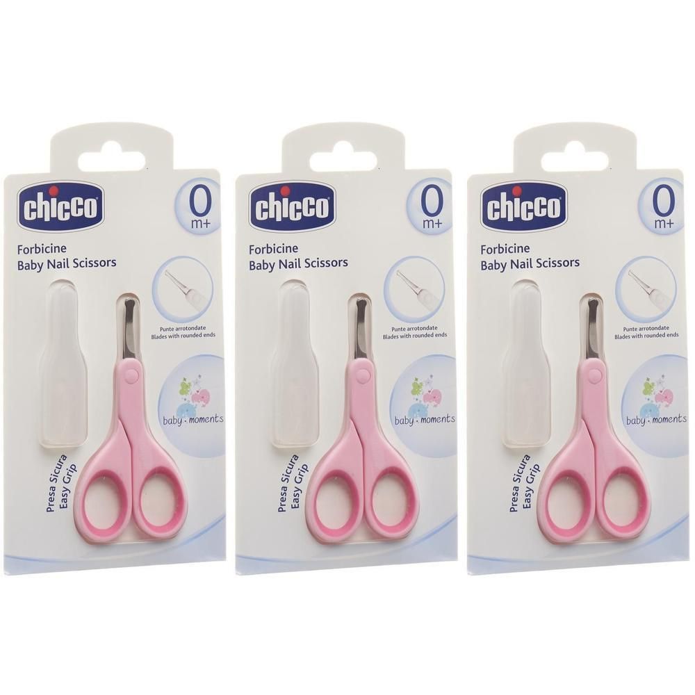 Trois ciseaux à ongles pour bébés avec poignées roses et capuchons de protection, emballés individuellement. Marque : Chicco. Âge : 0m+.