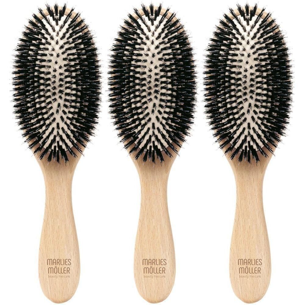 Trois brosses ovales avec manche en bois. Soies noires. "Marlies Möller" est inscrit sur le manche.