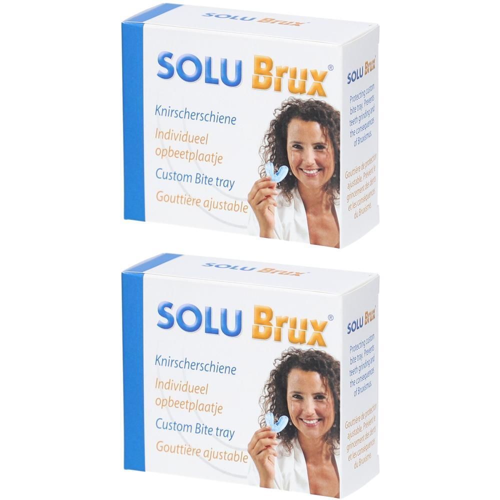 Zwei weiße Kartons mit blauer und gelber Schrift. Aufdruck: SOLU Brux, Knirscherschiene, Frau hält Zahnschiene.