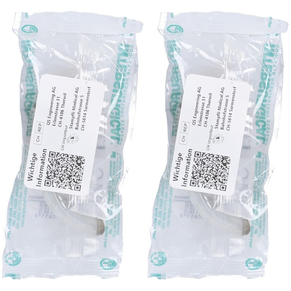 Deux sachets transparents contenant des tubes médicaux. Chaque sachet porte une étiquette avec des informations et un code QR.