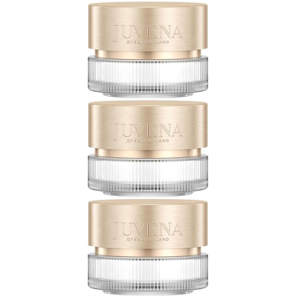 Trois pots de crème avec des couvercles dorés. "JUVENA OF SWITZERLAND" est inscrit sur les couvercles. Les pots ont des corps en verre cannelé.