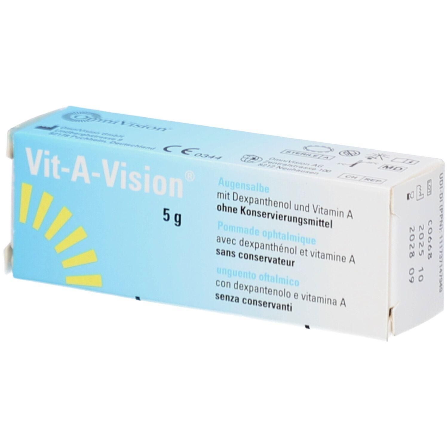 Kartonverpackung von Vit-A-Vision Augensalbe. Enthält 5g. Text in Deutsch, Französisch und Italienisch. Haltbarkeitsdaten sind sichtbar.