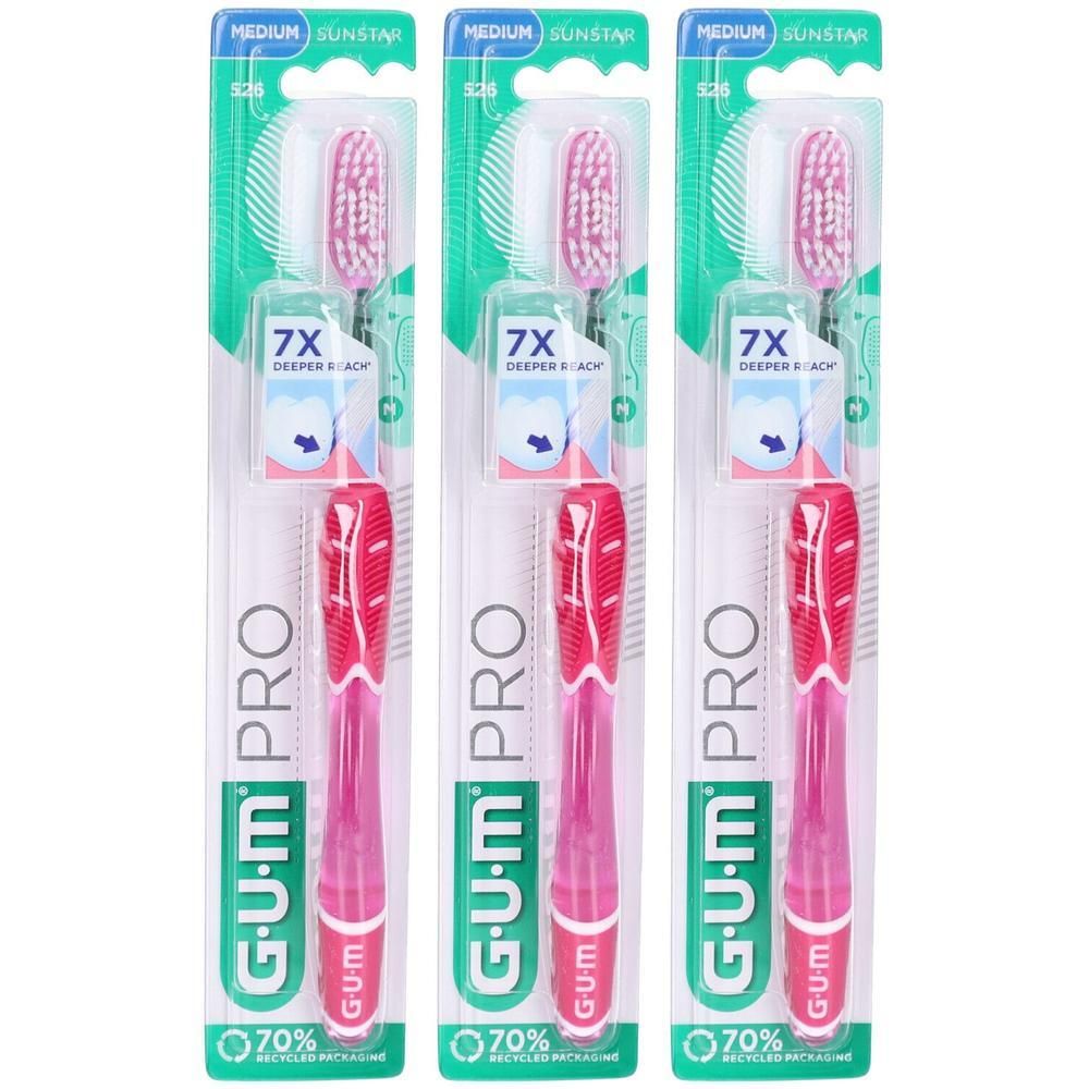Trois brosses à dents emballées. Soies roses, manche avec logo GUM PRO. Medium, 7X DEEPER REACH.