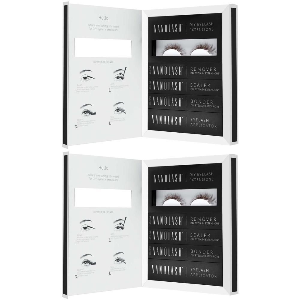 Zwei geöffnete Nanolash-Verpackungen. Jede enthält Wimpern, Remover, Sealer, Bonder und Applikator. Anleitungen sind auf der Innenseite.