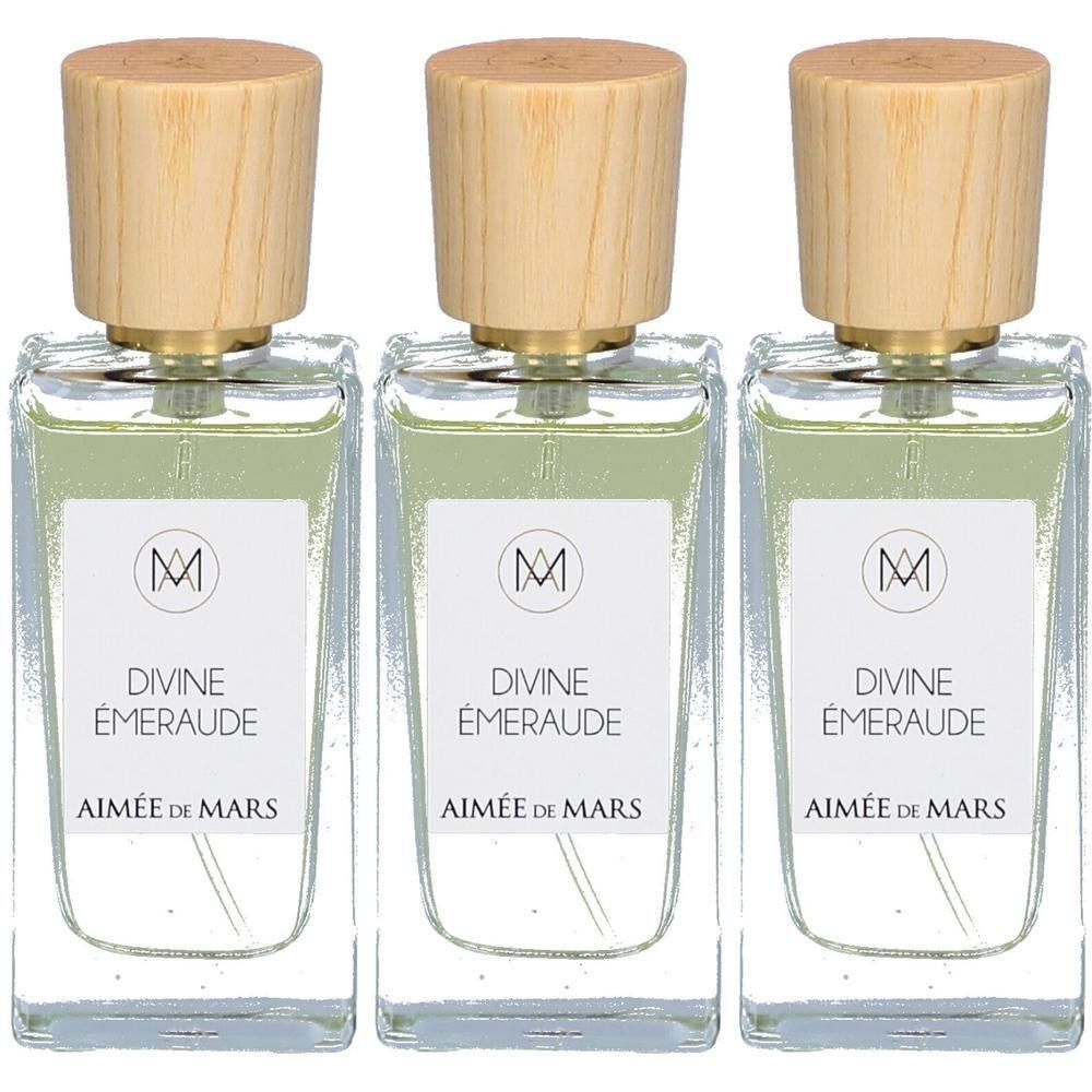 Trois flacons de parfum avec bouchons en bois. Inscription: Divine Émeraude, Aimée de Mars. Symbole de certification.
