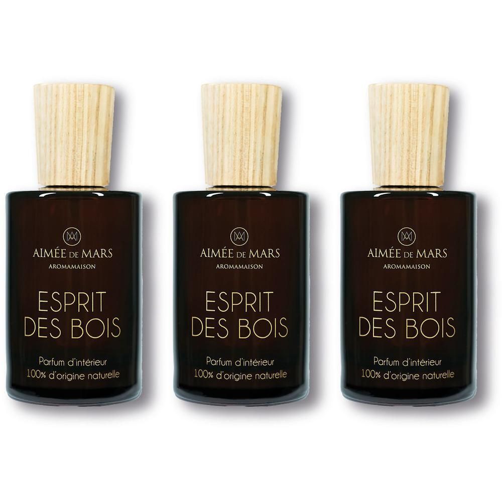 Drei Flakons mit Holzdeckel. Aufschrift: Esprit des Bois, Parfum d'intérieur, 100% d'origine naturelle. Marke: Aimée de Mars.