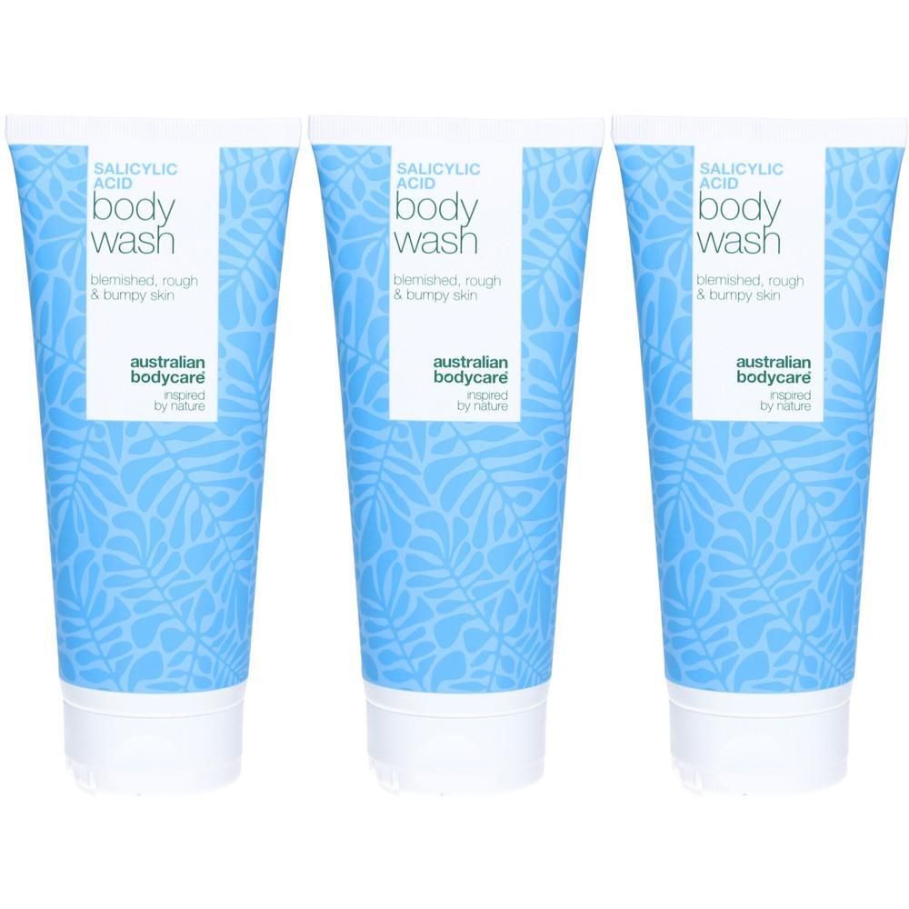 Drei Tuben Körperwaschmittel. Aufschrift: Salicylsäure Body Wash. Marke: Australian Bodycare. Blaue Verpackung mit weißem Deckel.