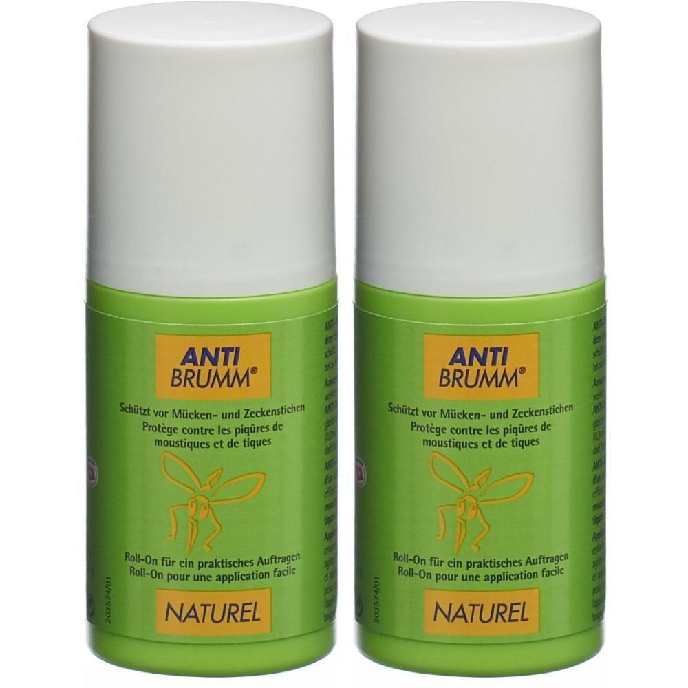 Zwei Roll-On Flaschen mit grünem Etikett und weißem Deckel. Zeigt eine Mücke und den Text ANTI BRUMM NATUREL.