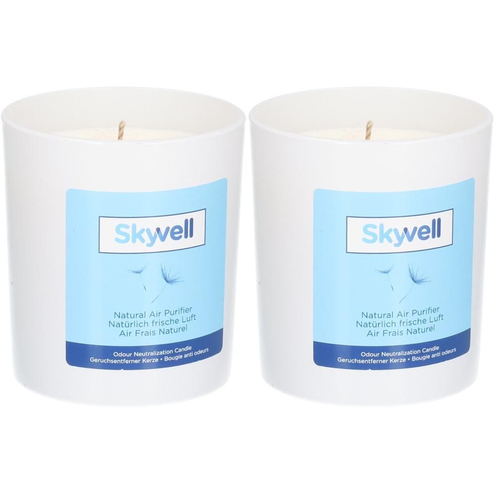Zwei weiße Duftkerzen mit dem Etikett 'Skywell'.