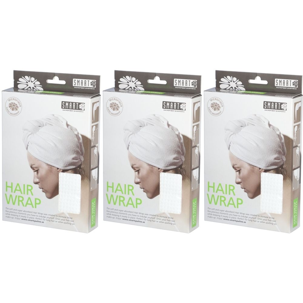 Drei Produktverpackungen mit einem weißen Haarhandtuch. Auf jeder Verpackung ist eine Frau mit einem Haarhandtuch abgebildet.