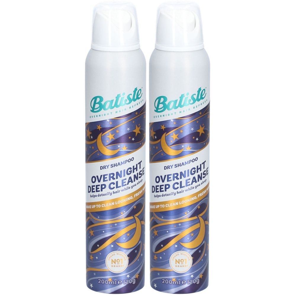 Zwei Sprühflaschen Trockenshampoo. Aufschrift: Batiste, Overnight Deep Cleanse. Sterne und Mond auf der Verpackung.