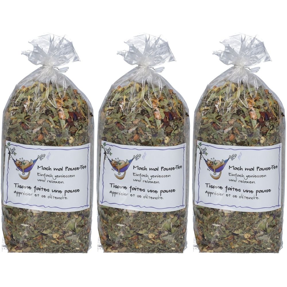 Trois sachets de tisane, emballés de manière transparente. Étiquette avec texte : Mach mal Pause-Tee. Mélange d'herbes visible.