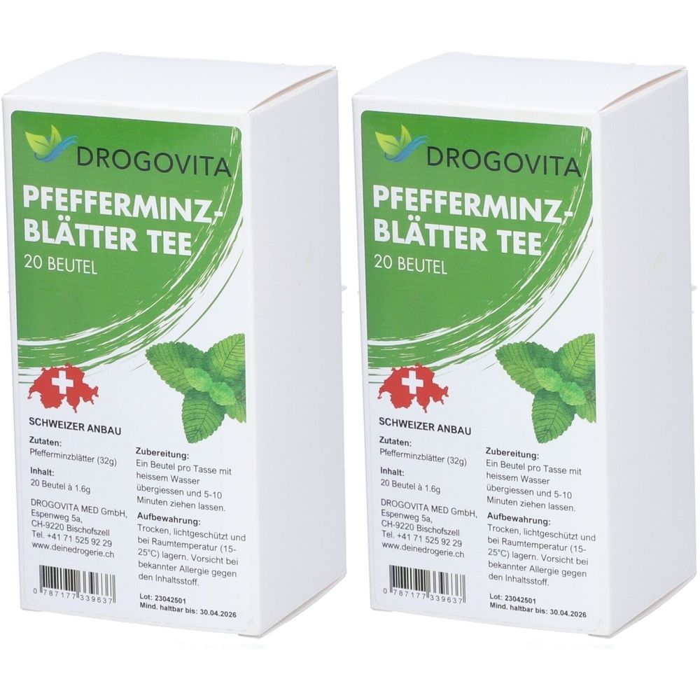 Zwei weiße Kartons mit grünen Etiketten. Aufschrift: Pfefferminzblätter Tee, 20 Beutel. Schweizer Anbau. Marke: Drogovita.