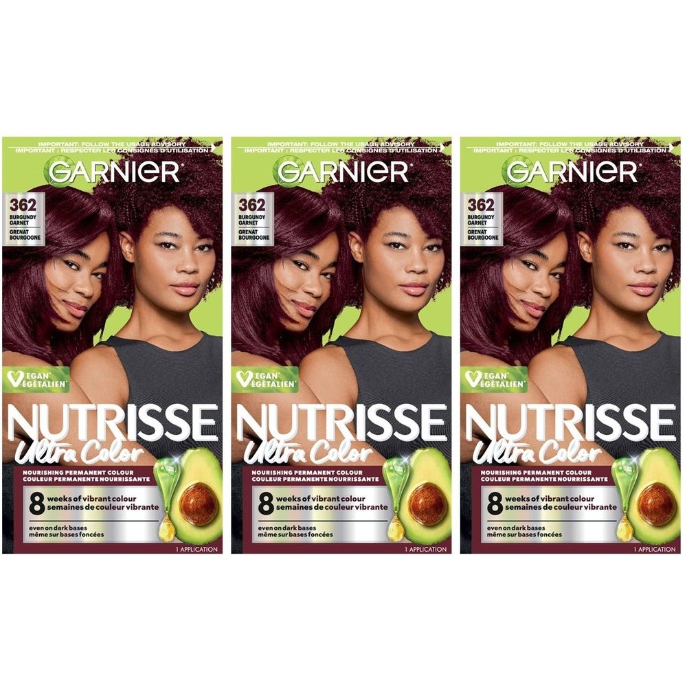 Trois boîtes de Garnier Nutrisse Ultra Color 362 Burgundy Garnet. Chaque boîte présente une femme aux cheveux bordeaux.