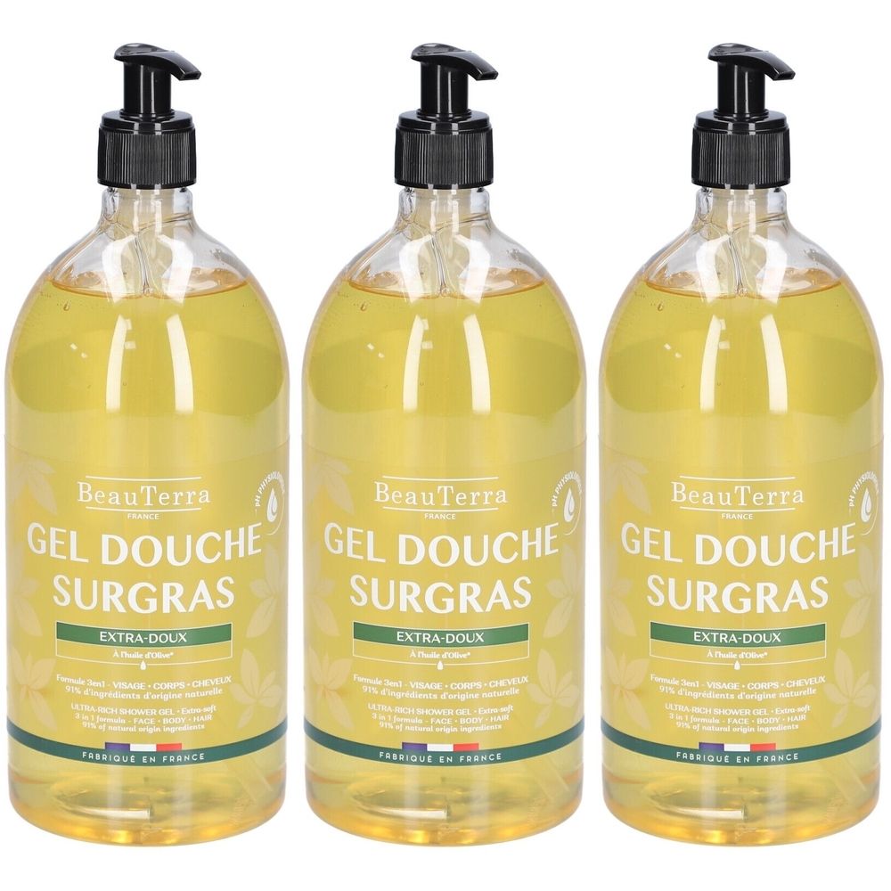 Trois flacons de gel douche avec pompe noire. Inscription: BeauTerra, Gel Douche Surgras, Extra-Doux. Fabriqué en France.