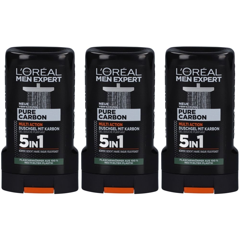 Trois flacons de gel douche noirs. Inscription : L'Oréal Men Expert, Pure Carbon, 5en1. Flacons en plastique recyclé.