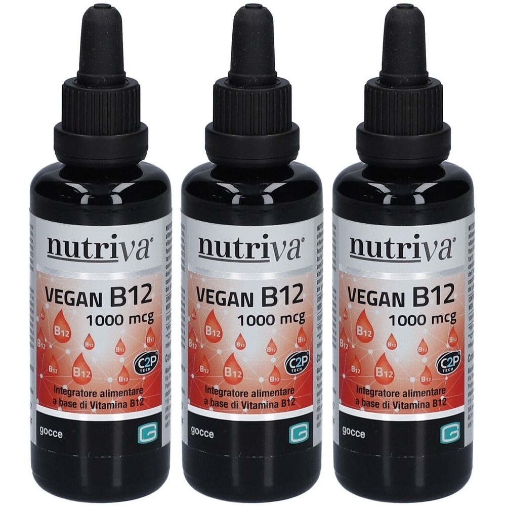 Drei Flaschen mit schwarzem Deckel und Etikett. Aufschrift: Nutriva Vegan B12 1000 mcg. Tropfenflaschen.