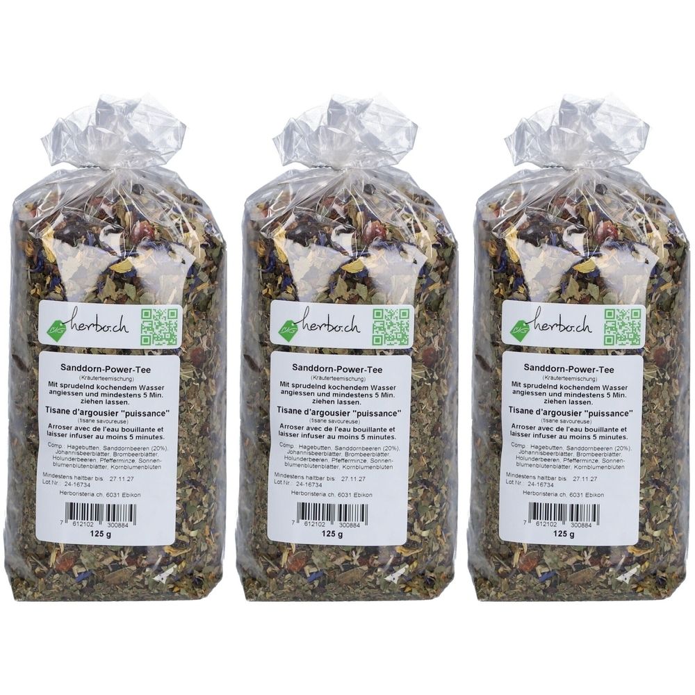 Drei Beutel Sanddorn-Power-Tee. Klarsichtverpackung mit Kräutermischung. Etikett mit Logo und Text. 125g.