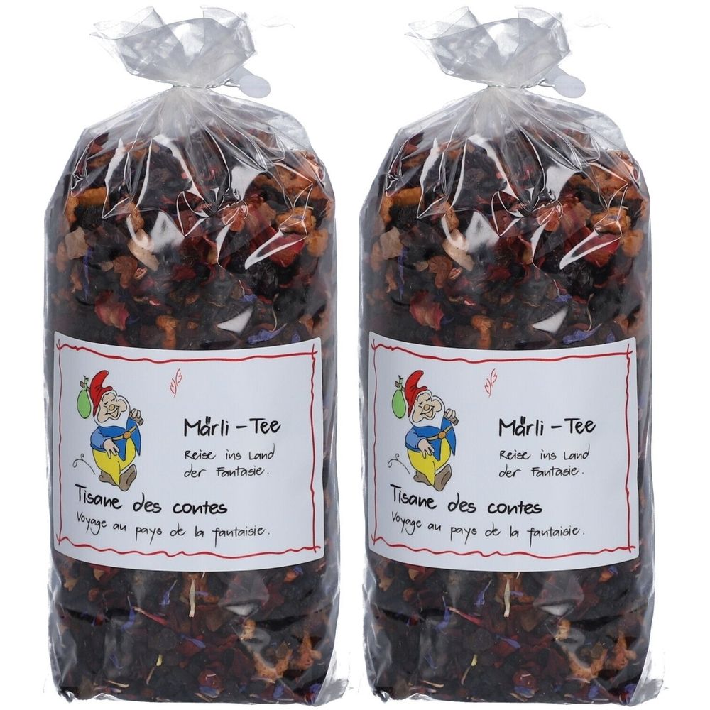 Zwei Beutel Kräutertee mit Etikett. Aufschrift: Märli-Tee, Tisane des contes. Abbildung eines Zwergs. Transparente Verpackung.