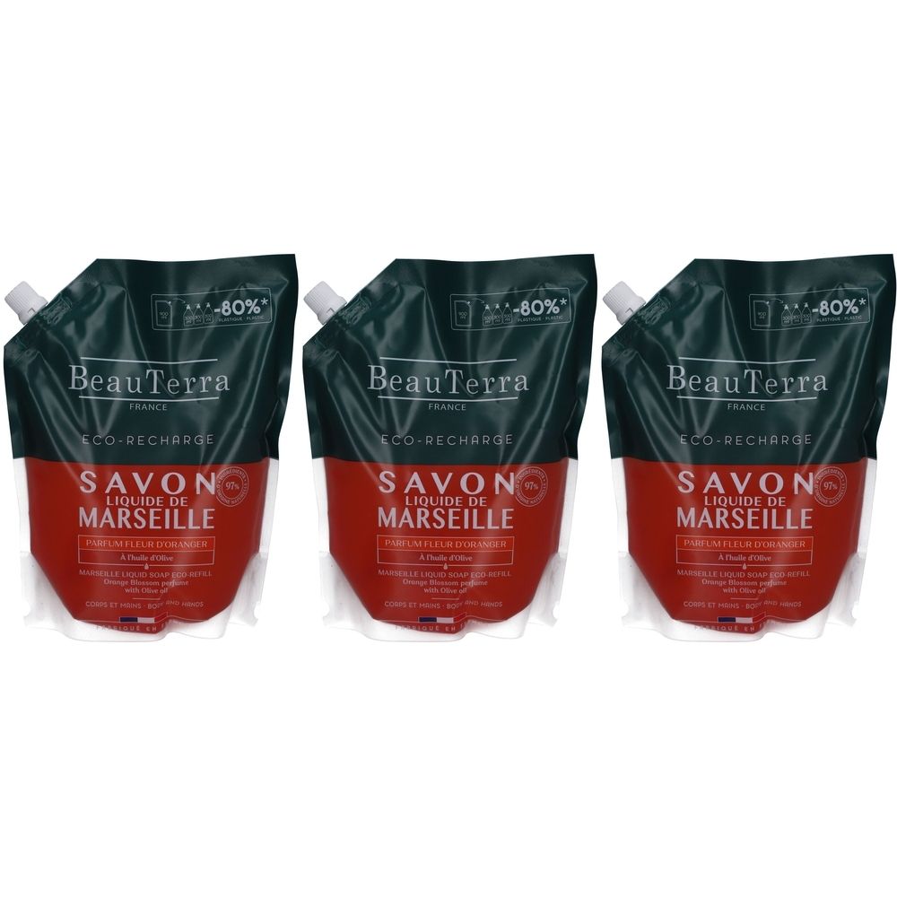 Trois recharges de Savon Liquide de Marseille. Haut noir, contenu rouge, bec verseur blanc. Marque BeauTerra.