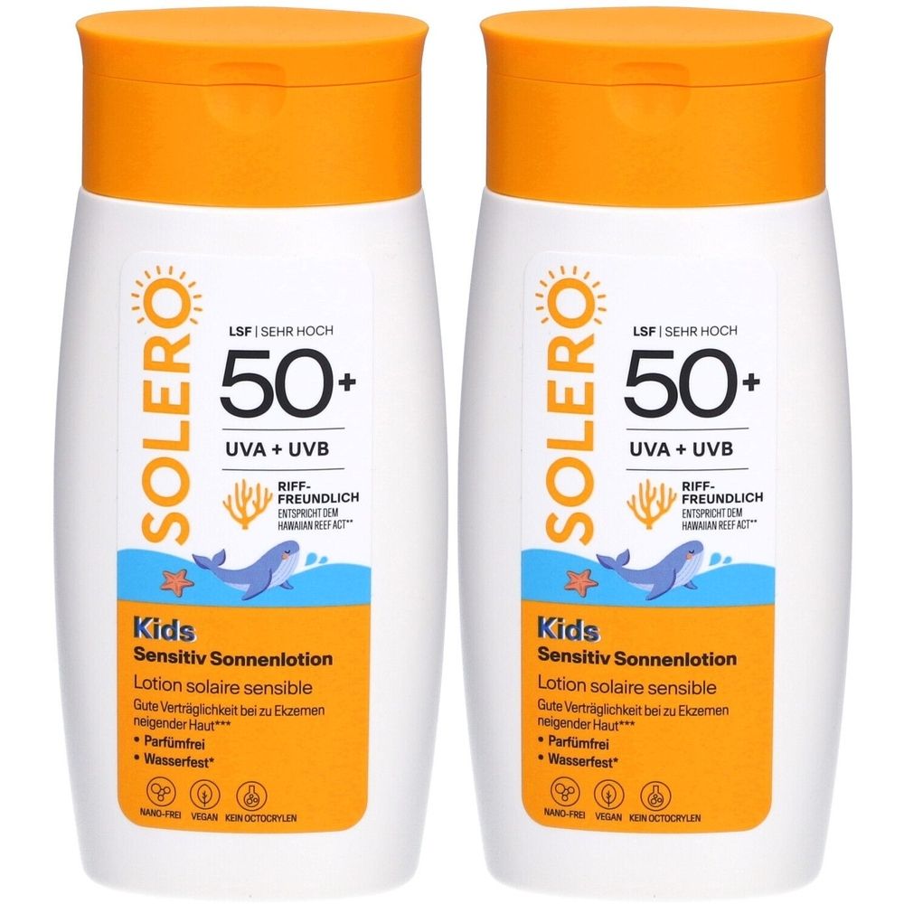 Zwei Flaschen SOLERO Sonnenschutz-Lotion Kinder SPF50+. Weiße Flaschen mit orangefarbenen Deckeln. Aufschrift: 50+, UVA+UVB, Kids, Sensitiv Sonnenlotion.