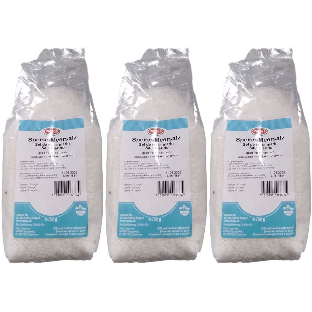 Trois sachets de sel marin grossier, non iodé. Emballage plastique transparent avec étiquette bleue et blanche. Nom du produit et marque visibles.