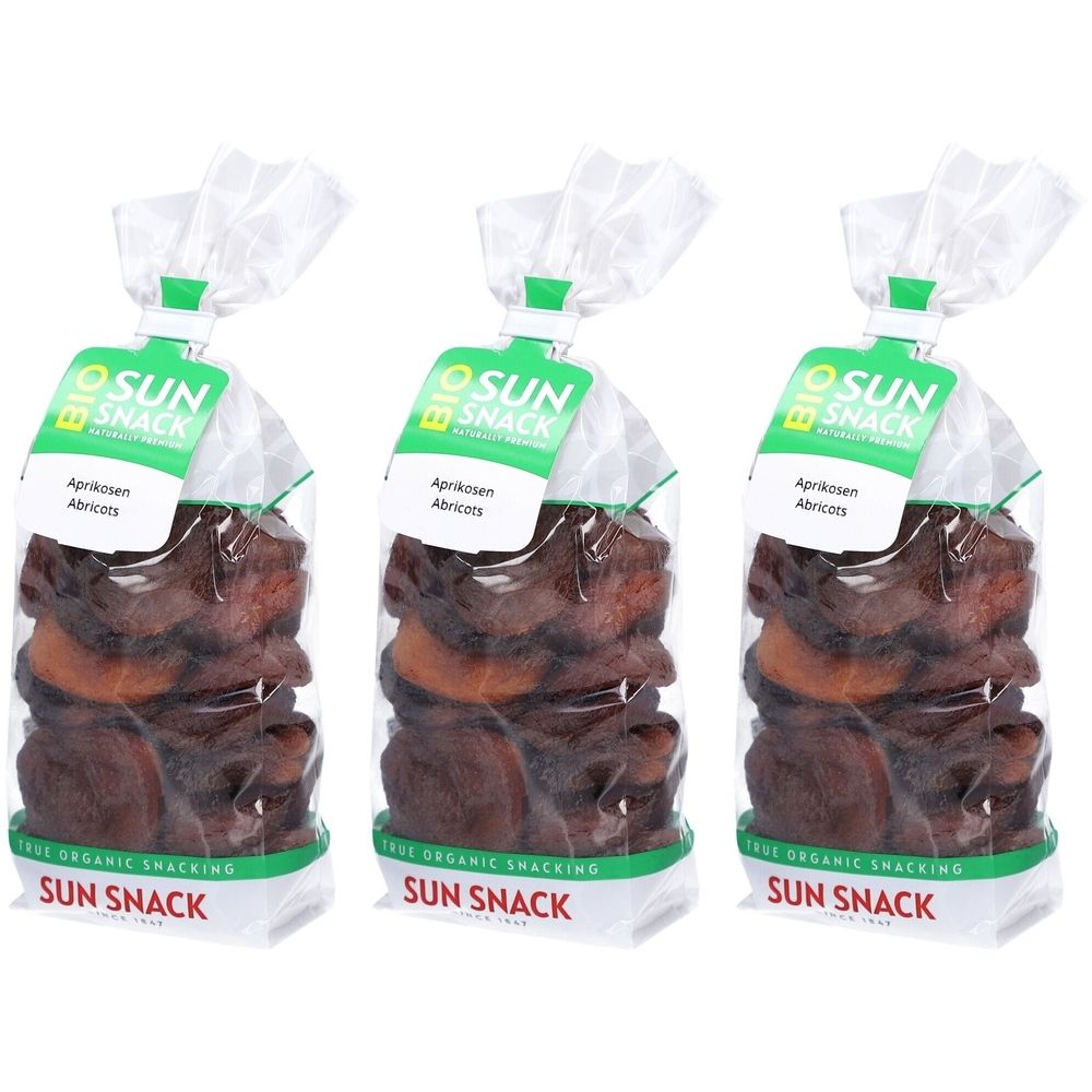 Trois sachets d'abricots secs. Chaque sachet porte une étiquette verte avec le logo "SUN SNACK BIO".
