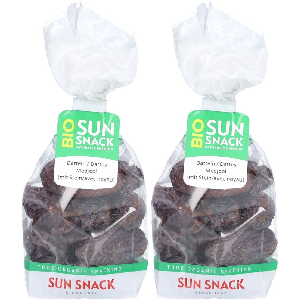 Deux sachets de dattes Medjool Bio Sun Snack. Emballage transparent avec étiquette verte. Inscription : Sun Snack, Bio, Dattes.
