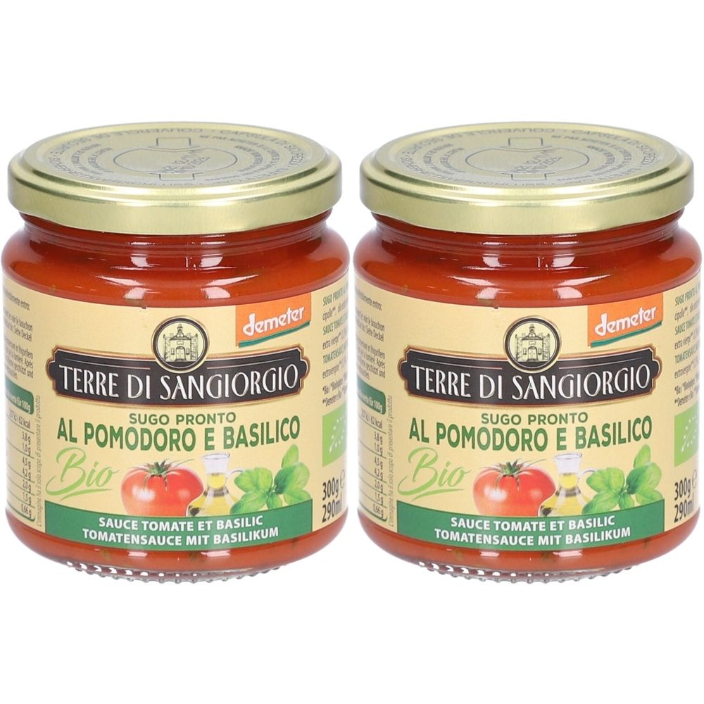 Zwei Gläser Terre di Sangiorgio Bio Tomatensauce mit Basilikum. Glas mit goldfarbenem Deckel, Etikett mit Logo und Text.